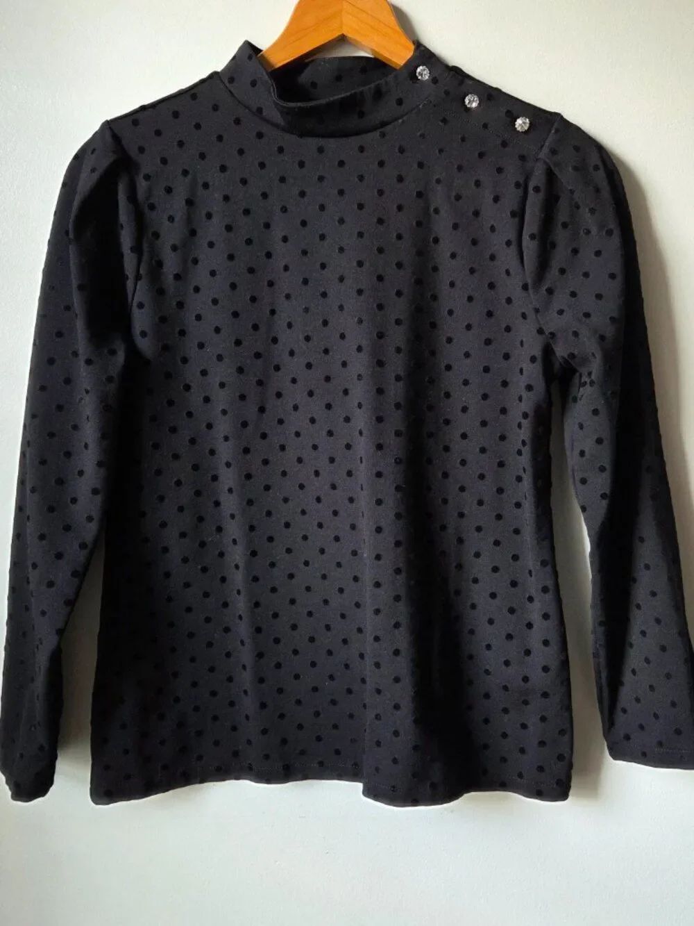 NWT ANN TAYLOR VELVET POLKA DOT MOCK NECK BLACK LONGSLEEEVE TOP SIZE XS